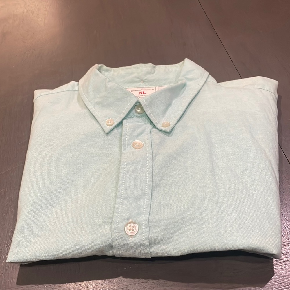 Gap Mens lightweight Short Sleeve Linen Button Down Shirt.